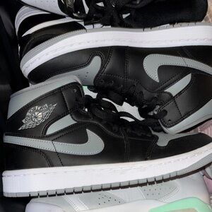 Women's Black and Gray Air Jordan 1 Sneakers 7.5